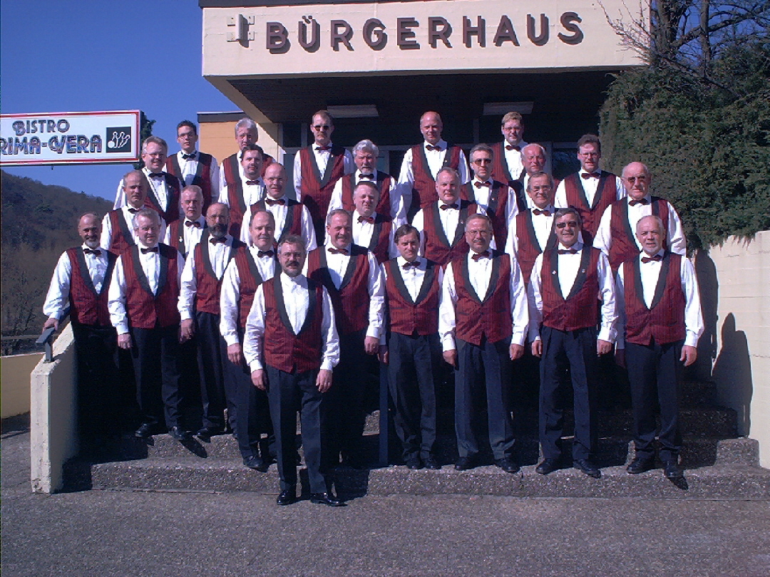 2003: Vor dem Brgerhaus in Burg