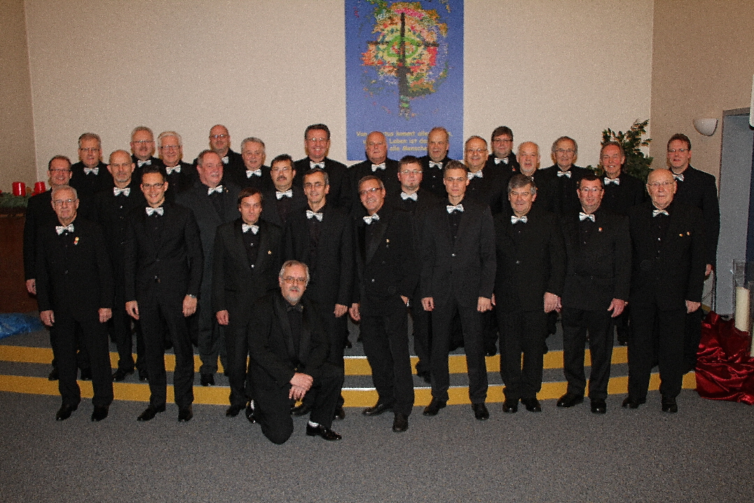 2012: Gruppenbild vor dem Weihanchtskonzert in der Kapelle der Gemeinschaftshalle